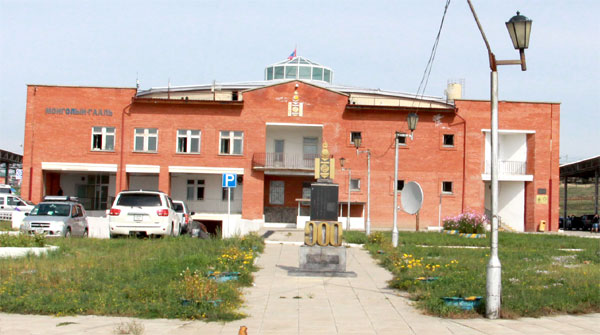 Өдөрт 1800 зорчигч, 600 тээврийн хэрэгсэл хилээр нэвтэрдэг