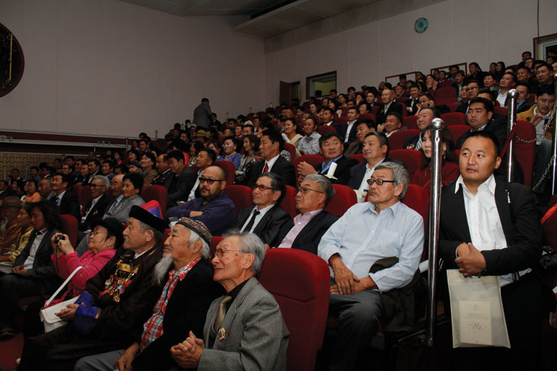 “Гэрлээр бичигчид” 80 жилийн ойгоо тэмдэглэлээ