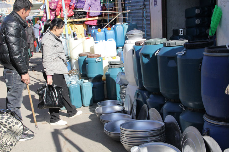 Хөх савнаас гадна хөнгөн цагаан бидон ундны усанд заналхийлж байна