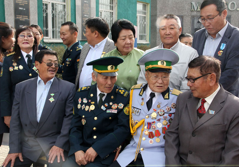 Эх орноо маналцсан 75 жил