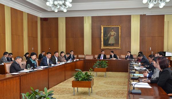 2900 даргын цалинг бууруулна