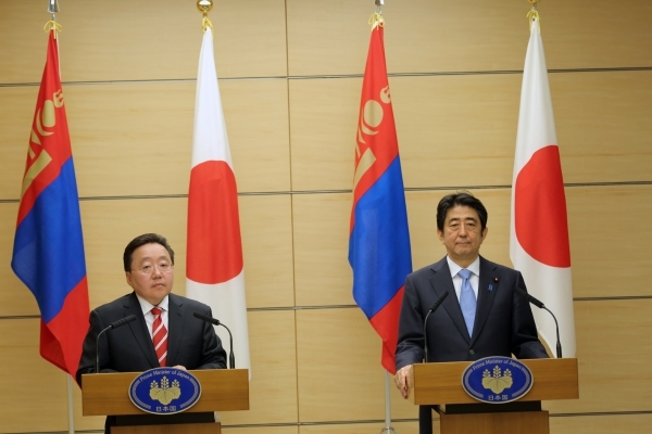 Шинзо Абэ үдлээд буцах бололтой