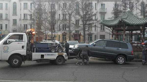 Нэгдүгээр эгнээнд машинаа тавибал 9200 төгрөгөөр торгоно