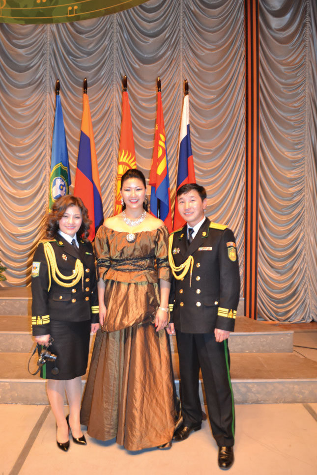 Х.Хаш: Намайг дуулж эхэлтэл үзэгчид босч алга ташиж байсан