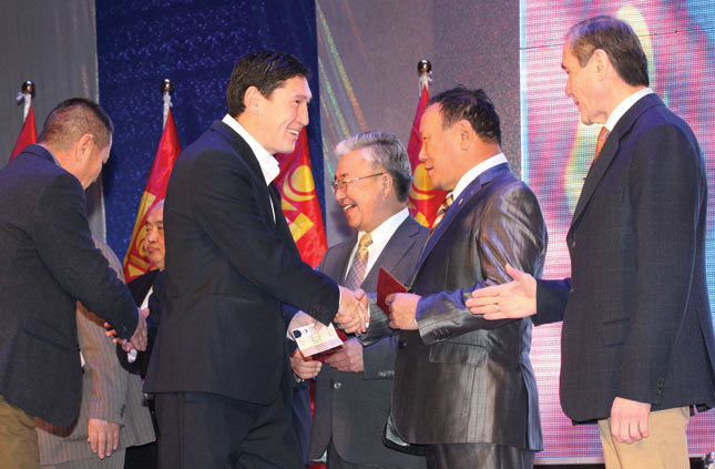 Хүний эрхийн өдрөөр МАХН 400 гаруй гишүүнээр бүл нэмлээ