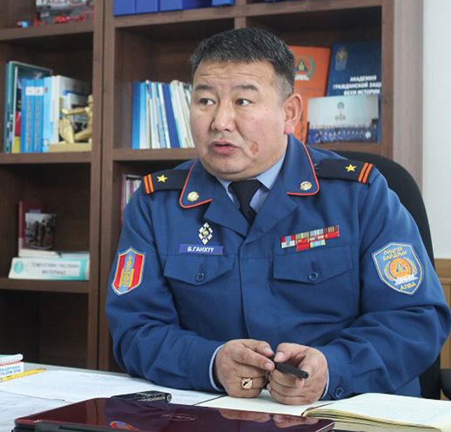 Хойд хөршид очиж гал унтраасан Дархан-Уулын онцгойгийнхон