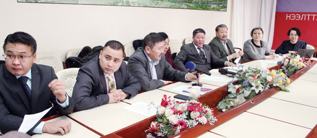 О.Бум-Ялагч: МАН тохиролцсоноосоо ухарч, тэмцлээсээ няцлаа