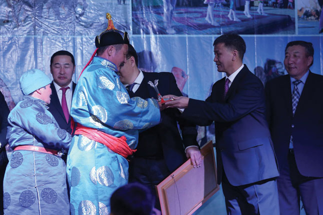 Мөнгөн буйлны эзэд тэмээн сүргээ 520 толгойд хүргэжээ