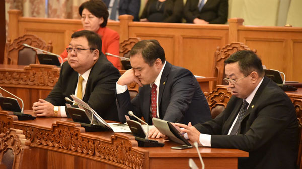 Нийгмийн даатгалын мөнгө зөвхөн Капитал банкинд төвлөрч байна