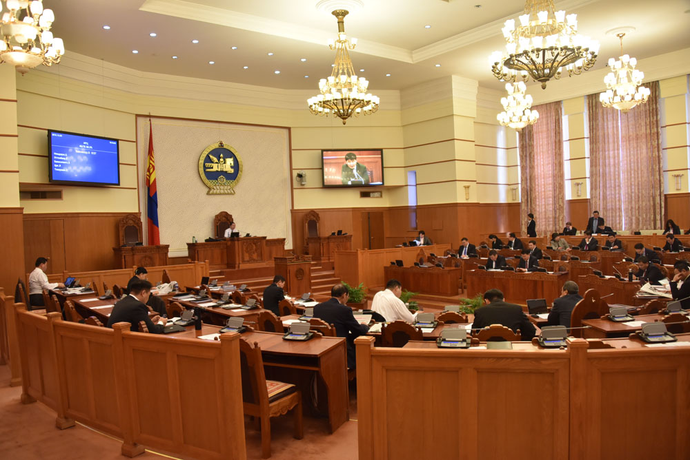 Үндэсний зөвлөлийн гишүүн Ж.Батбаяр, Д.Үүрийнтуяа нарыг чөлөөллөө