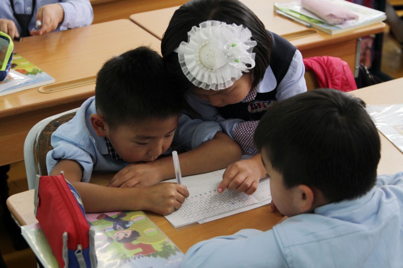 Урмаар тэтгэх нь зургаан настнуудыг номонд дуртай болгодог