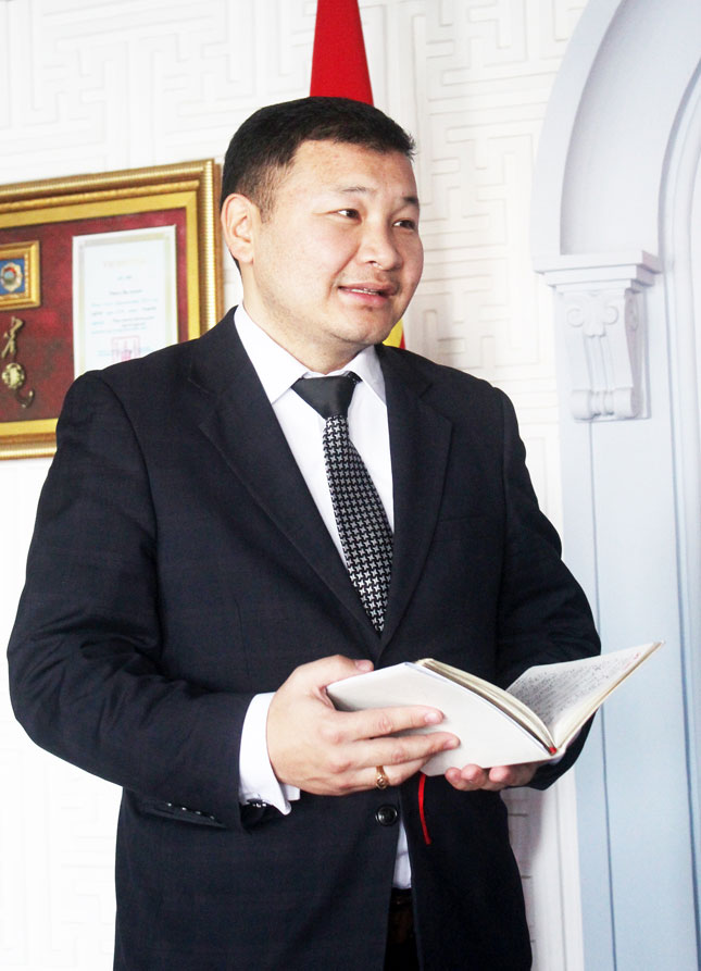 Б.Ганчулуун: Дархан “Шилэн сургууль”-тай анхны цахим аймаг болсон