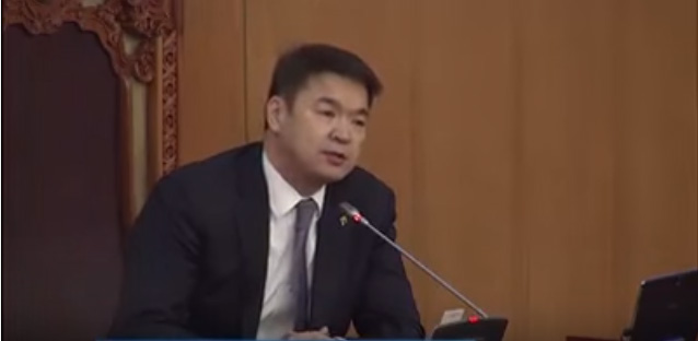 Ерөнхий сайд: “40 –тэй хүүхэн 80 настай аав руу минь захиа бичихээ боль”