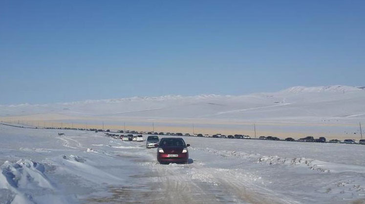 Хөдөө орон нутгийн замын цасыг цэвэрлэж байна