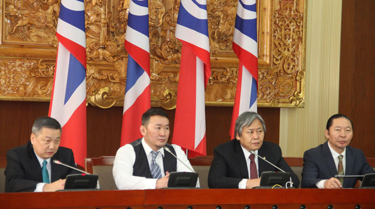 “Бид хэнтэй ч эвсэхгүй”