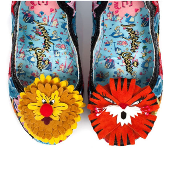 “Алиса гайхамшигийн оронд”-ын гутлуудыг худалдан авах боломжтой боллоо