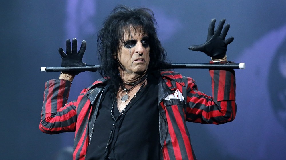 1948 оны энэ өдөр Английн  рок дуучин  Alice Cooper  төржээ