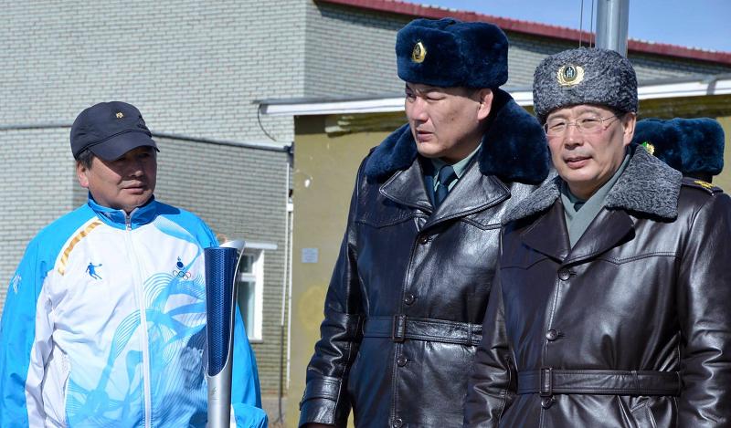 ФОТО: Дархан хилийг тойрсон олимпын бамбарыг угтаж авлаа