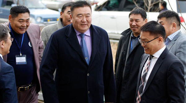 АН аль ч намтай эвсэхгүй