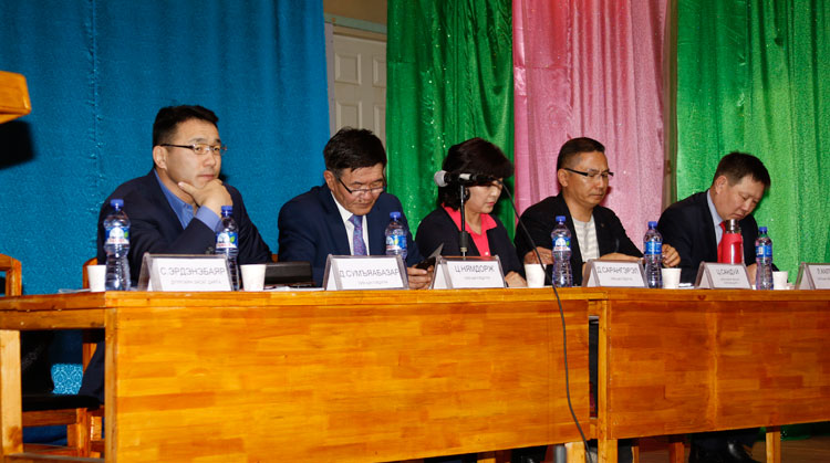 УИХ-ын гишүүд Налайх, Багахангай дүүрэгт ажиллав