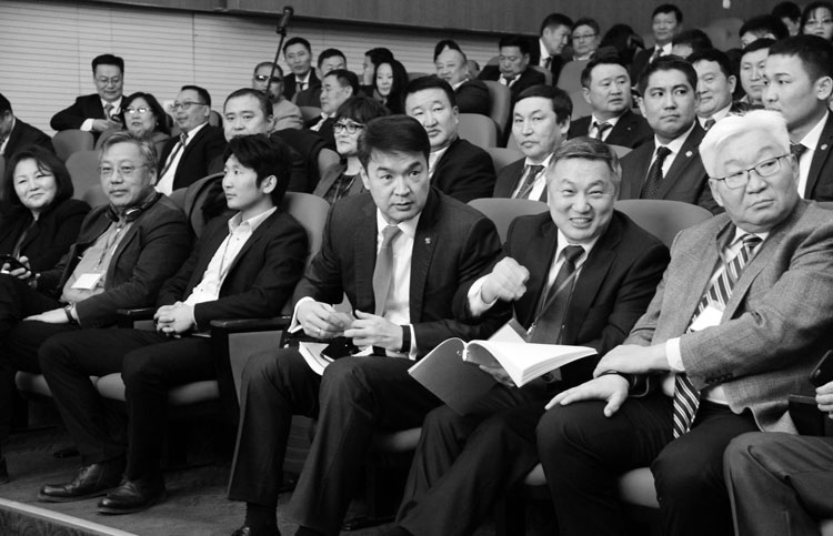 Өөр намынхнаар фракцаа өргөтгөсөн ч ҮЗХ-нд “шонхор” олуулаа болох уу?