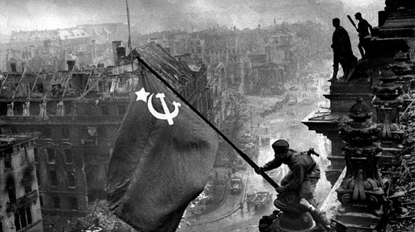 Улаан Арми Нацист Германы нийслэл Берлиныг эзлэн авсан нь