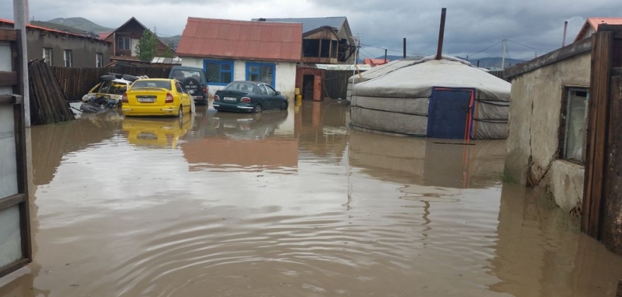 Сүхбаатар дүүргийн 13 дугаар хорооны айлууд үер автжээ