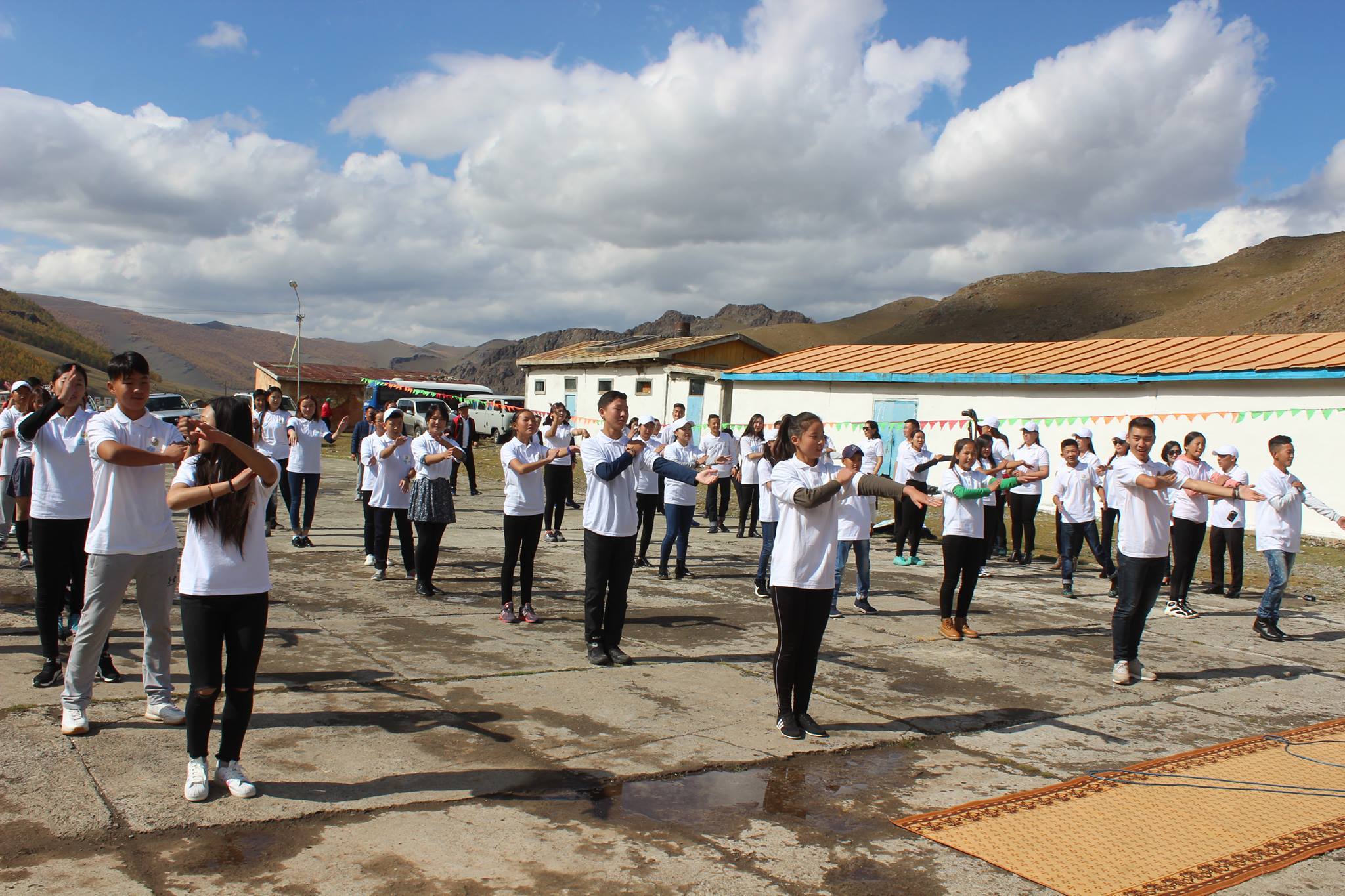 Хангайн бүсийн хүүхдүүд харилцан туршлага солилцож, дуу хоолойгоо нэгтгэлээ