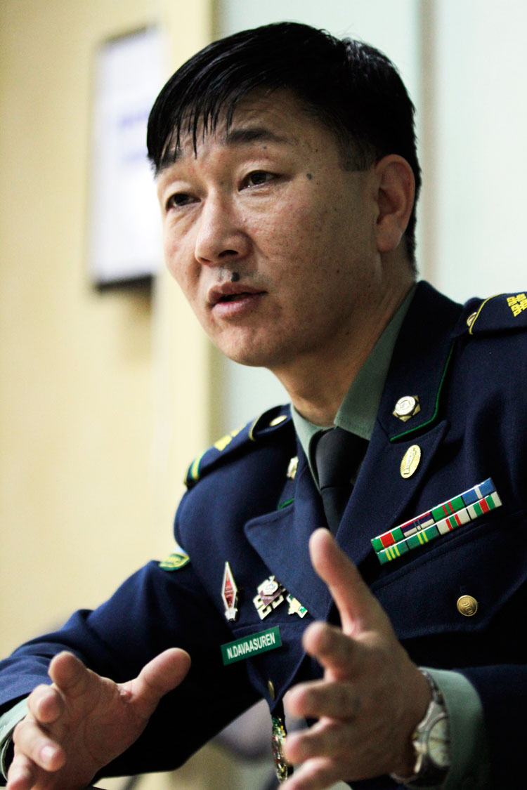 Н.Даваасүрэн: Бид хилчид рүүгээ яарч, тэд хүлээж байдаг юм