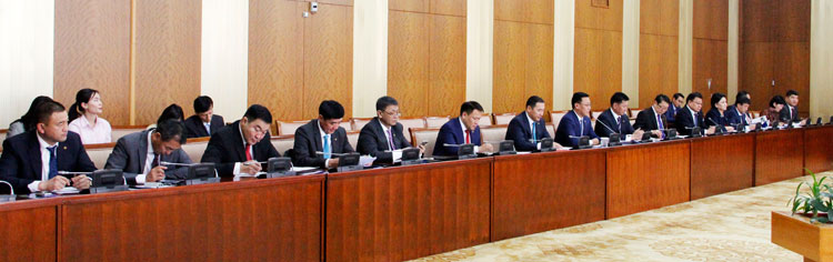 Ж.Эрдэнэбат: Үндэсний үйлдвэрлэлээ дэмжиж, хямралаас гарна