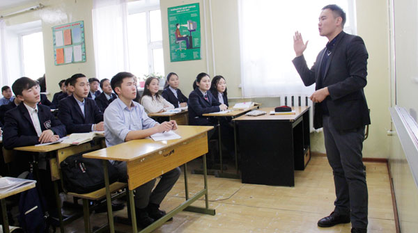 “Шинэ Монгол”, “Амгалан” цогцолборын багш нар туршлага солилцов