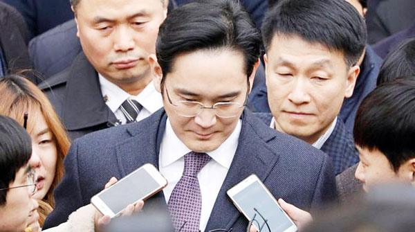 Шүүх Samsung-ийн дэд тэргүүнийг баривчлахаас татгалзжээ