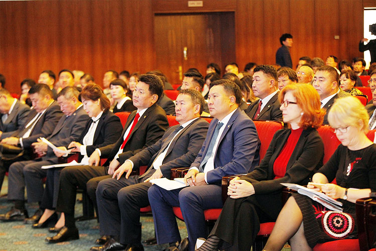 42 мянган айлын орон сууцыг худалдан авч, иргэдэд “өгнө”