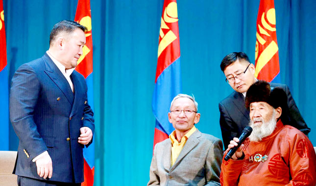 Ерөнхийлөгч Чингэлтэй дүүргийн иргэдтэй уулзав