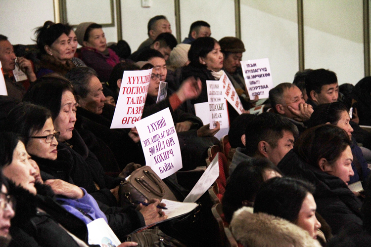 Газрын маргаанаас болж  Хүний эрх зөрчигдөж байна