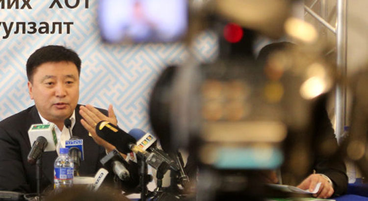 Хотын даргын суудал ганхаж эхлэв үү?