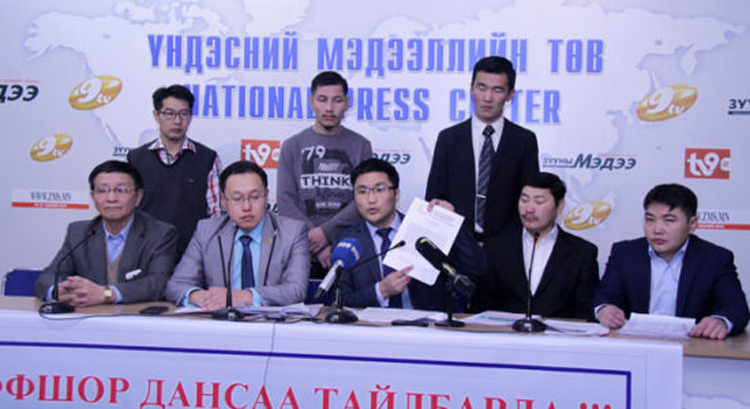 “Улсаа аврах ард түмний үндэсний хөдөлгөөн”  шаардах бичиг хүргүүллээ