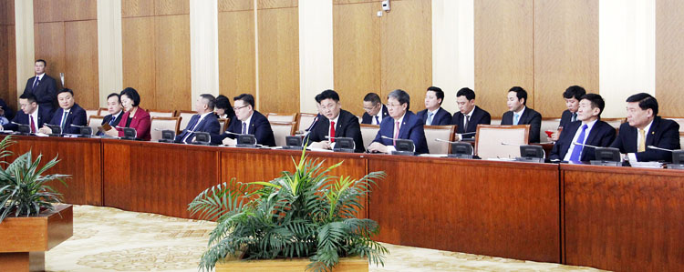 У.Хүрэлсүхийн Засгийн газрын 100 хоног ба 32-ын бүлгийн сюрприз