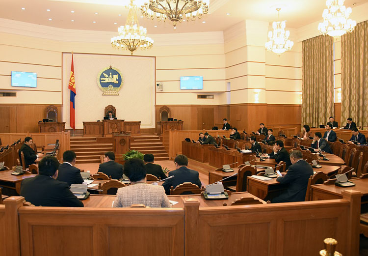 Банкны тухай хууль гацаанаас гарч, айлчлал үргэлжилсэн долоо хоног