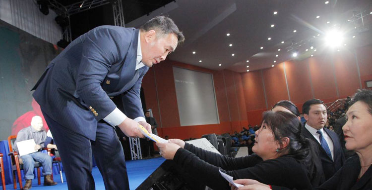 Зуух шахаж хөлжсөн УИХ, Засгийн газарт хариуцлага тооцохыг хүслээ