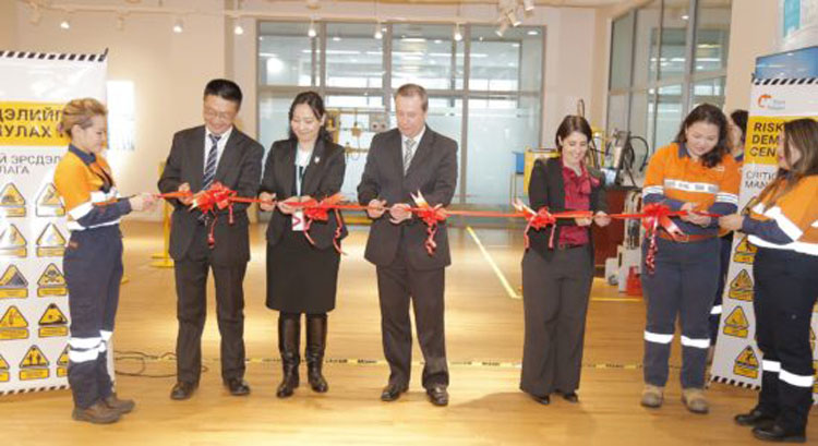 Оюутолгой “Эрсдэлийг таниулах төв” байгууллаа