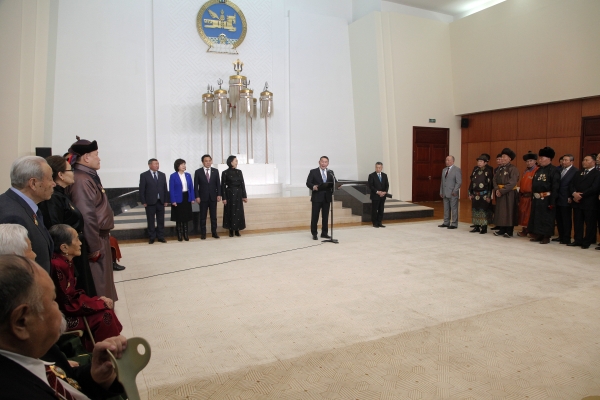 Төрийн дээд цол, одон, медалиар шагнав