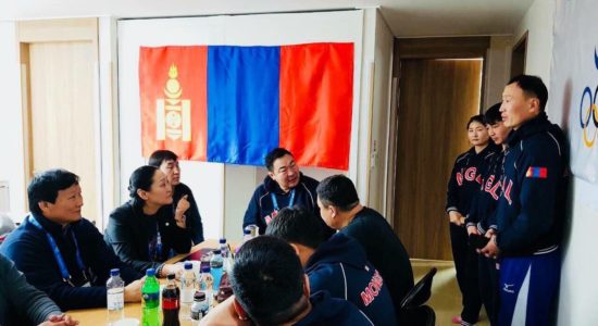 Б.Бат-Эрдэнэ: Олимпод оролцсон тамирчдадаа амжилт хүсч, урамшуулаад явсан