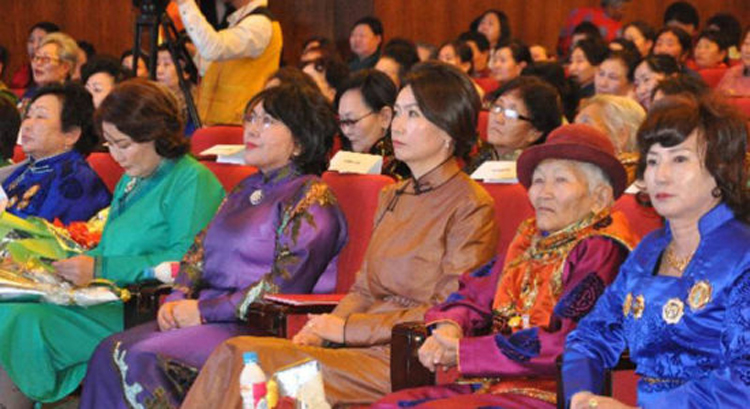 “Алдарт Эх”-ийн одонтой ээжүүд чууллаа