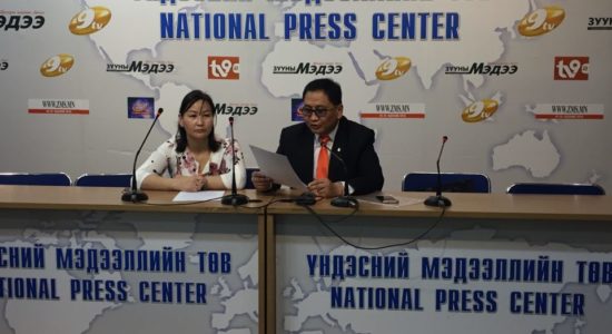 А.Эрдэнэбаяр:  Ард түмэн намуудаас залхсан, Ерөнхийлөгч, УИХ  гарц бий болгох ёстой 