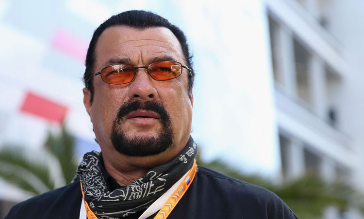 Стивен Сигал саналаа өгөхийг хүсчээ