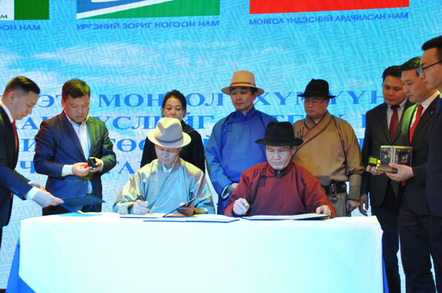 Фото: Шинэ Дээд Үндсэн хуулийн төслийг батлуулахаар намууд нэгдлээ