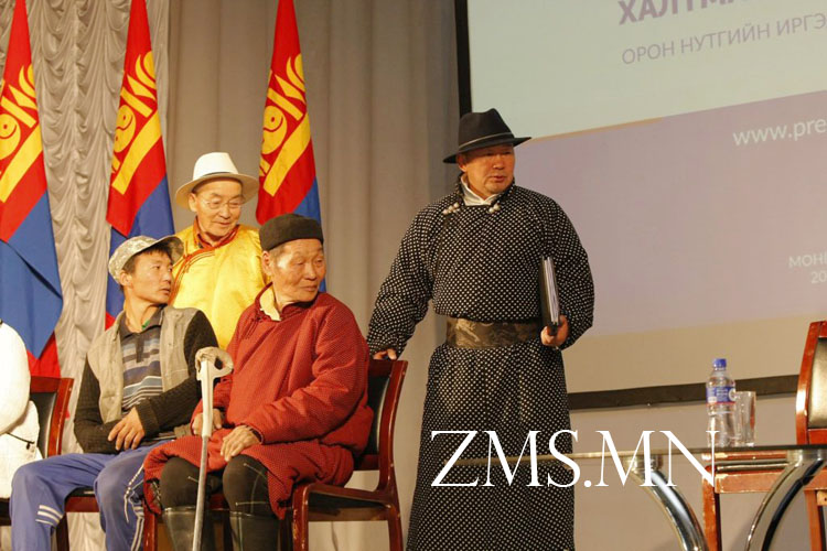 Ерөнхийлөгч Говь-Алтай, Баянхонгорын иргэдтэй уулзлаа