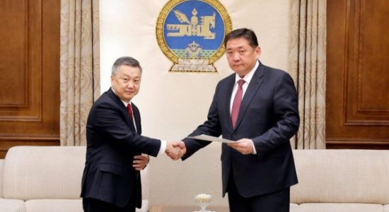 Ерөнхийлөгч хүүхдийн мөнгө олгох тухай хуулийн төслийг өргөн барилаа