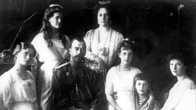 Эзэн хааны гэр бүлийн үхлийн гэрч болсон англи багш